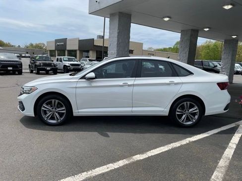 Used 2023 Volkswagen Jetta SE w/ Panoramic Sunroof Package FWD image 9