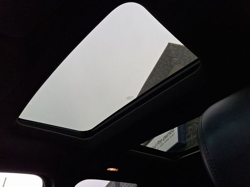 Used 2015 Ford Explorer XLT w/ Equipment Group 202A image 18