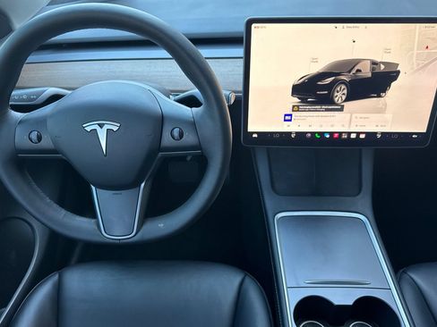 Used 2022 Tesla Model Y Long Range AWD/4WD image 16