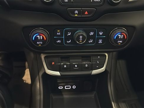 Used 2022 GMC Terrain SLT w/ Tech Package image 26