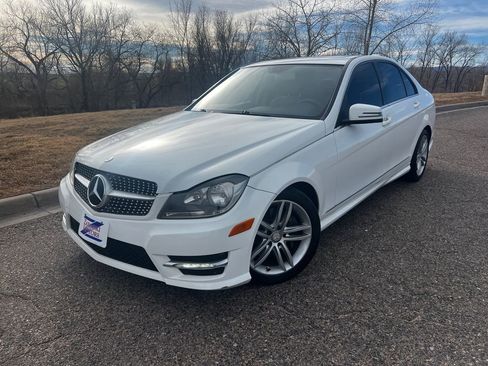 Used 2013 Mercedes-Benz C 300 4MATIC Sedan image 4