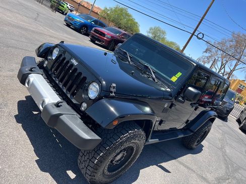 Used 2015 Jeep Wrangler Unlimited Sahara w/ Connectivity Group AWD/4WD image 37
