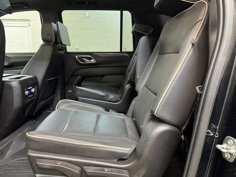 Used 2021 GMC Yukon XL SLT w/ SLT Luxury Plus Package image 16