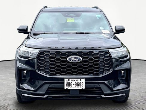 Used 2025 Ford Explorer ST-Line AWD/4WD image 2