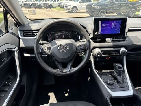 Used 2024 Toyota RAV4 LE AWD/4WD image 22