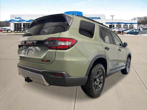 New 2026 Honda Pilot TrailSport image 3
