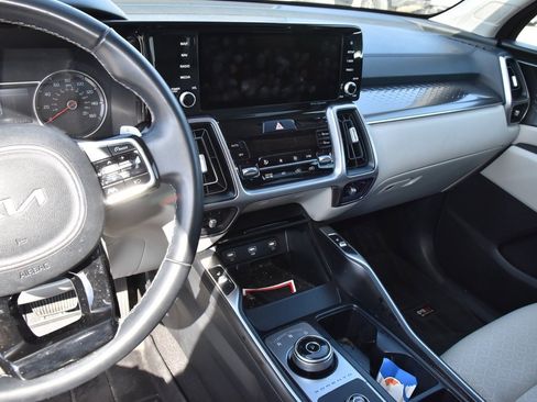 Used 2022 Kia Sorento S image 8