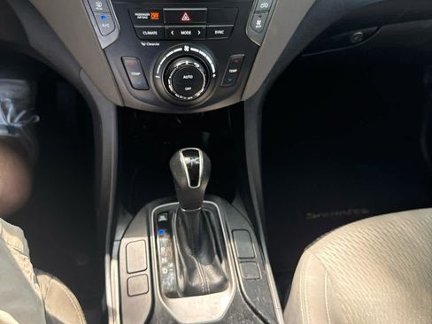 Used 2017 Hyundai Santa Fe SE FWD image 24