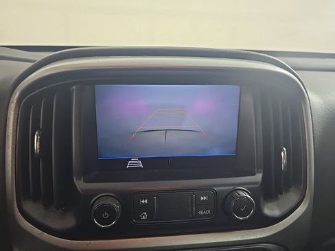 Used 2022 Chevrolet Colorado LT w/ LT Convenience Package image 10