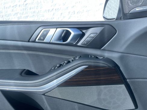 Used 2025 BMW X5 xDrive40i w/ Premium Package image 16