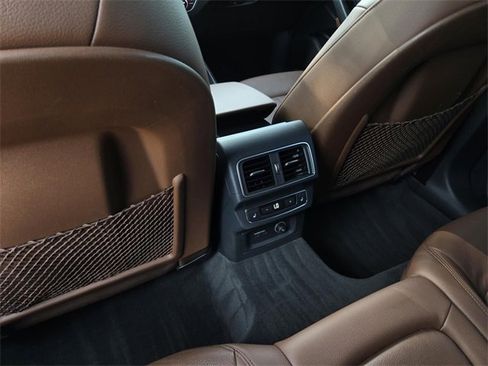 Used 2019 Audi Q5 2.0T Premium Plus w/ Premium Plus Package image 17