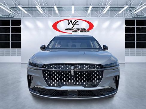 Used 2025 Lincoln Nautilus Premier AWD/4WD image 8