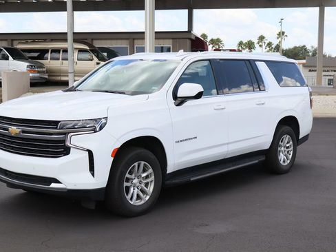 Used 2024 Chevrolet Suburban LT RWD image 5