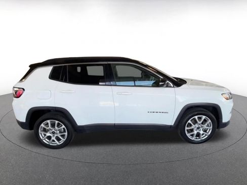 Used 2025 Jeep Compass Limited AWD/4WD image 17