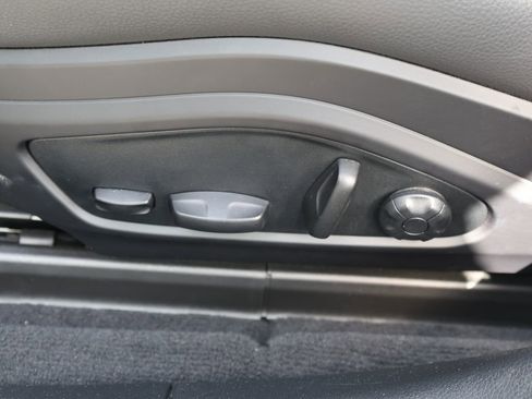 Used 2025 Porsche Panamera RWD image 17