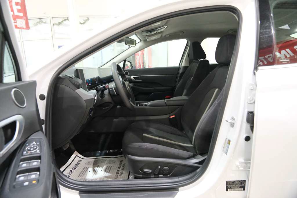 Used 2025 Hyundai Sonata SEL FWD image 16