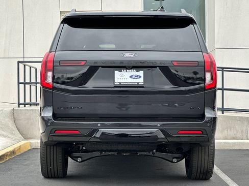 New 2026 Ford Expedition Max Platinum w/ Stealth Performance Package AWD/4WD image 4