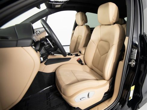 Certified 2025 Porsche Macan image 16