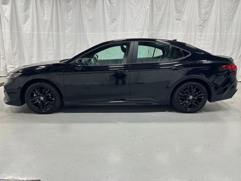 Used 2025 Toyota Camry SE image 4