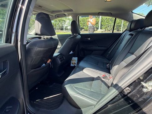 Used 2017 Honda Accord EX-L image 18