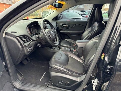 Used 2019 Jeep Cherokee Trailhawk w/ Cold Weather Group image 9