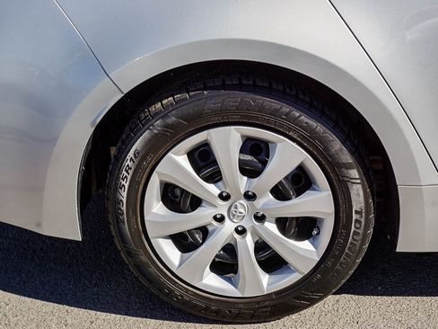 Used 2021 Toyota Corolla LE w/ Carpet Mat Package (TMS) image 8