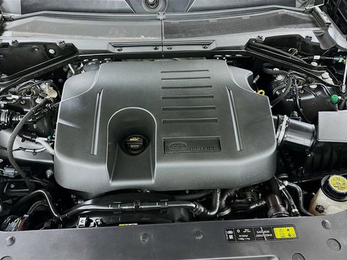 Used 2023 Land Rover Defender 130 SE image 33