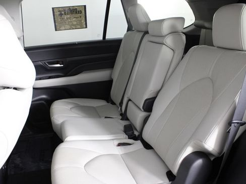 Used 2024 Toyota Grand Highlander FWD image 21
