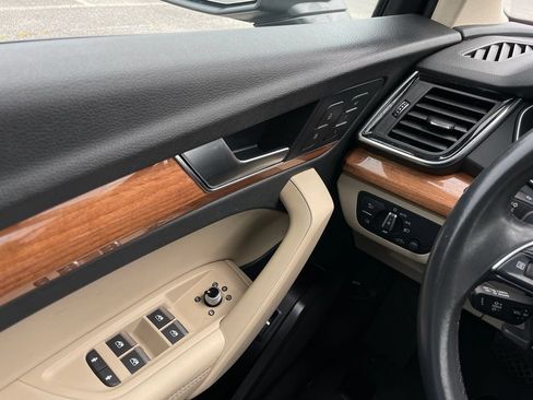 Used 2021 Audi Q5 2.0T Premium Plus AWD/4WD image 23