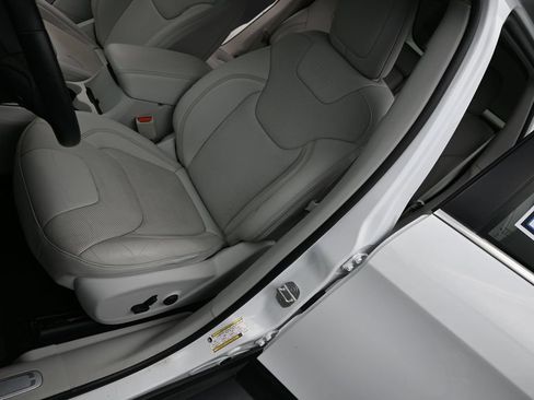 Used 2020 Jeep Cherokee Limited w/ Technology Group FWD image 14