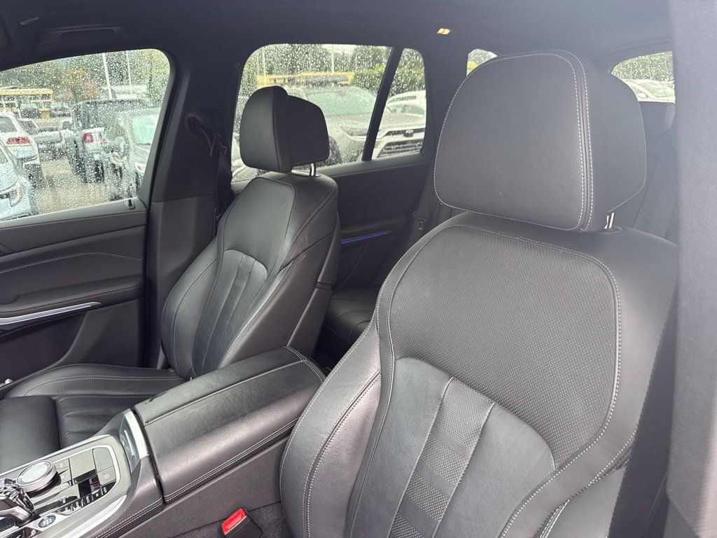 Used 2022 BMW X5 xDrive40i w/ M Sport Package AWD/4WD image 4
