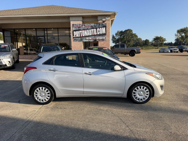 Used 2017 Hyundai Elantra GT FWD image 1