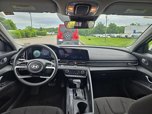 Used 2024 Hyundai Elantra SEL FWD image 5