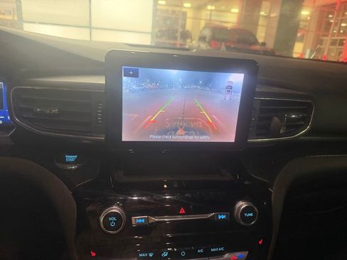 Used 2022 Ford Explorer ST w/ ST Street Pack image 10