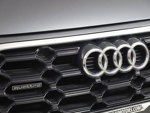 Used 2024 Audi Q5 2.0T Premium w/ Convenience Package image 16