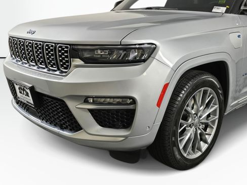 Used 2023 Jeep Grand Cherokee Summit w/ Rear Seat Video Group I AWD/4WD image 11