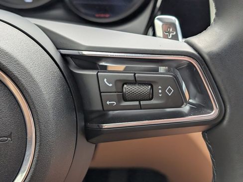 Certified 2025 Porsche Macan image 22