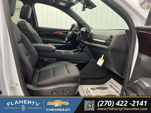 Used 2026 Chevrolet Traverse RS w/ LPO, Floor Liner Package AWD/4WD image 14