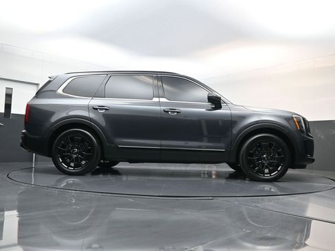 Used 2022 Kia Telluride EX w/ EX Premium Package image 15