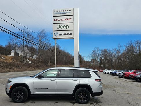 Used 2024 Jeep Grand Cherokee L Laredo image 37