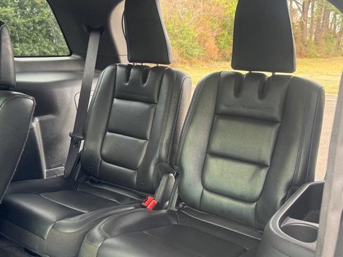 Used 2013 Ford Explorer XLT image 13