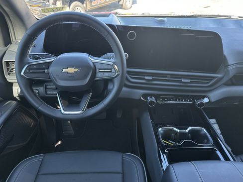 New 2025 Chevrolet Silverado EV LT image 24