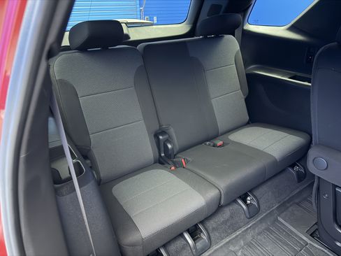 Used 2023 Chevrolet Traverse LT FWD image 27