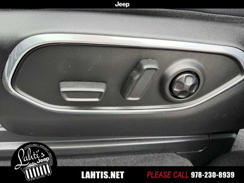 Used 2022 Jeep Wagoneer Series III w/ Premium Group I image 35
