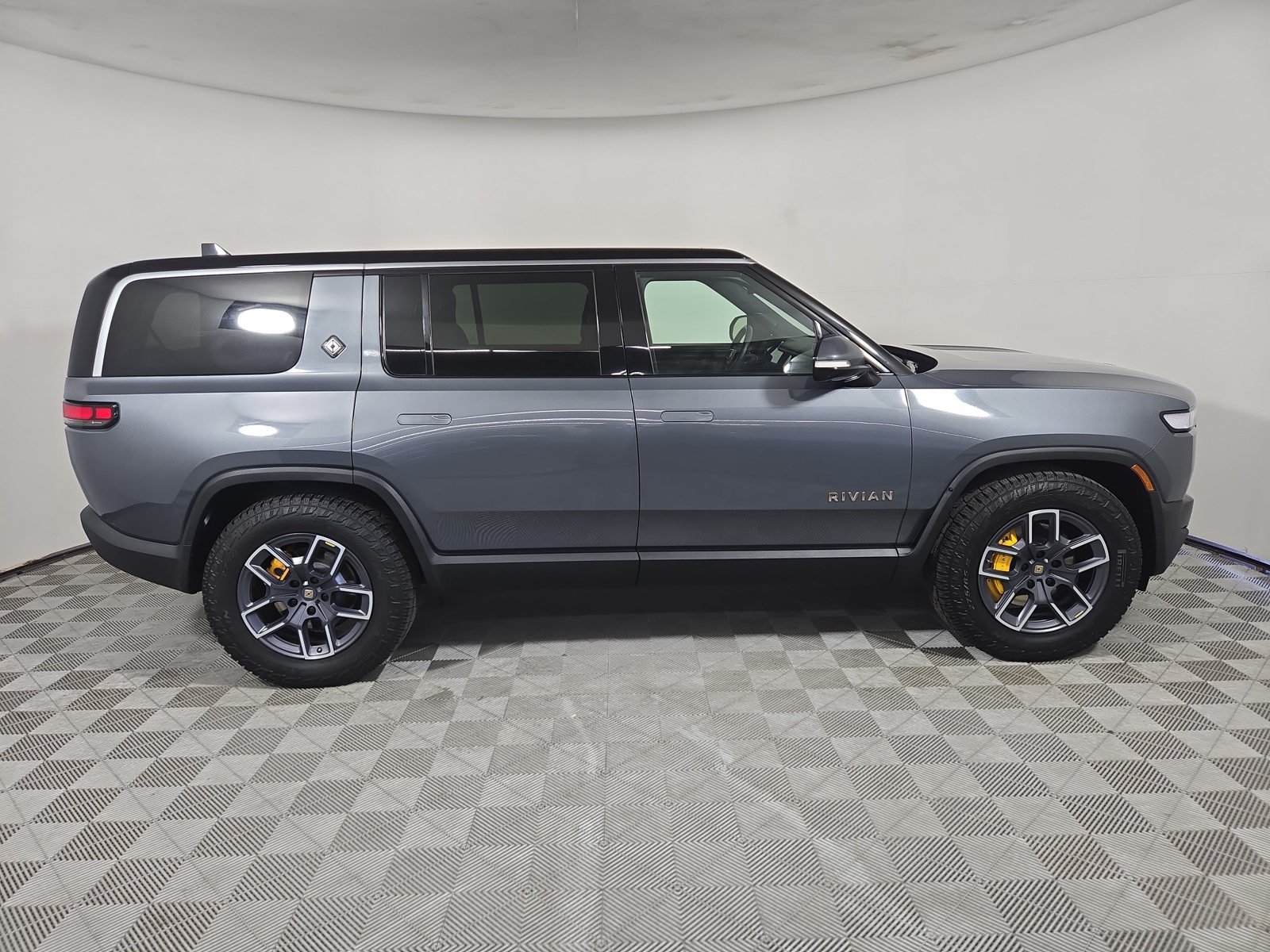 Used 2022 Rivian R1S Launch Edition Quad AWD/4WD image 6