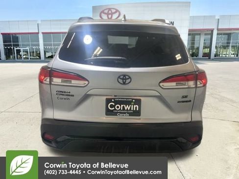 Certified 2023 Toyota Corolla Cross SE image 4