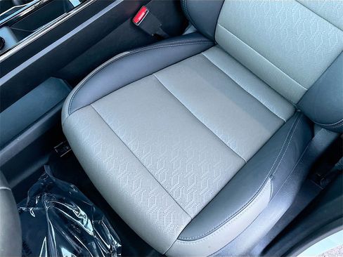 Used 2026 Chevrolet Equinox LT w/ Convenience Package II image 21