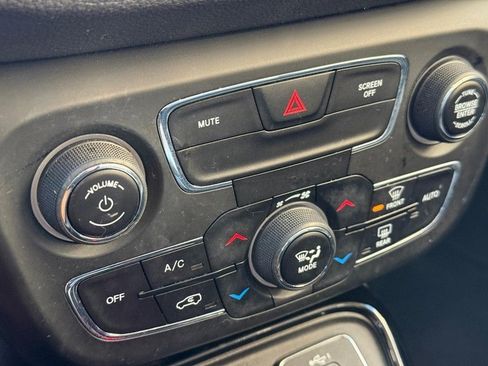 Used 2019 Jeep Compass Limited image 29