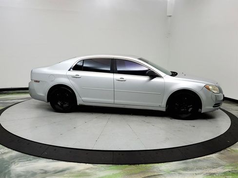 Used 2009 Chevrolet Malibu LS FWD image 4