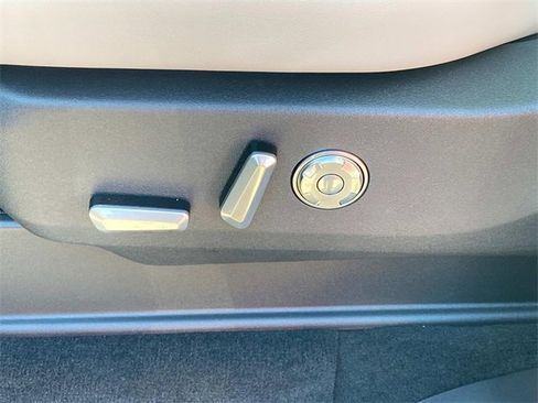 New 2025 Lincoln Navigator Reserve image 13